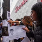Madres buscadoras protestan en Toluca durante la previa del México-Serbia