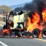 Reportan bloqueos con vehículos incendiados en Michoacán tras operativo contra ‘CJNG’