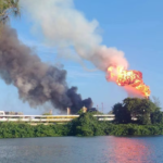 Se incendia Dos Bocas, llamas provocan columna de humo en la Refinería Olmeca